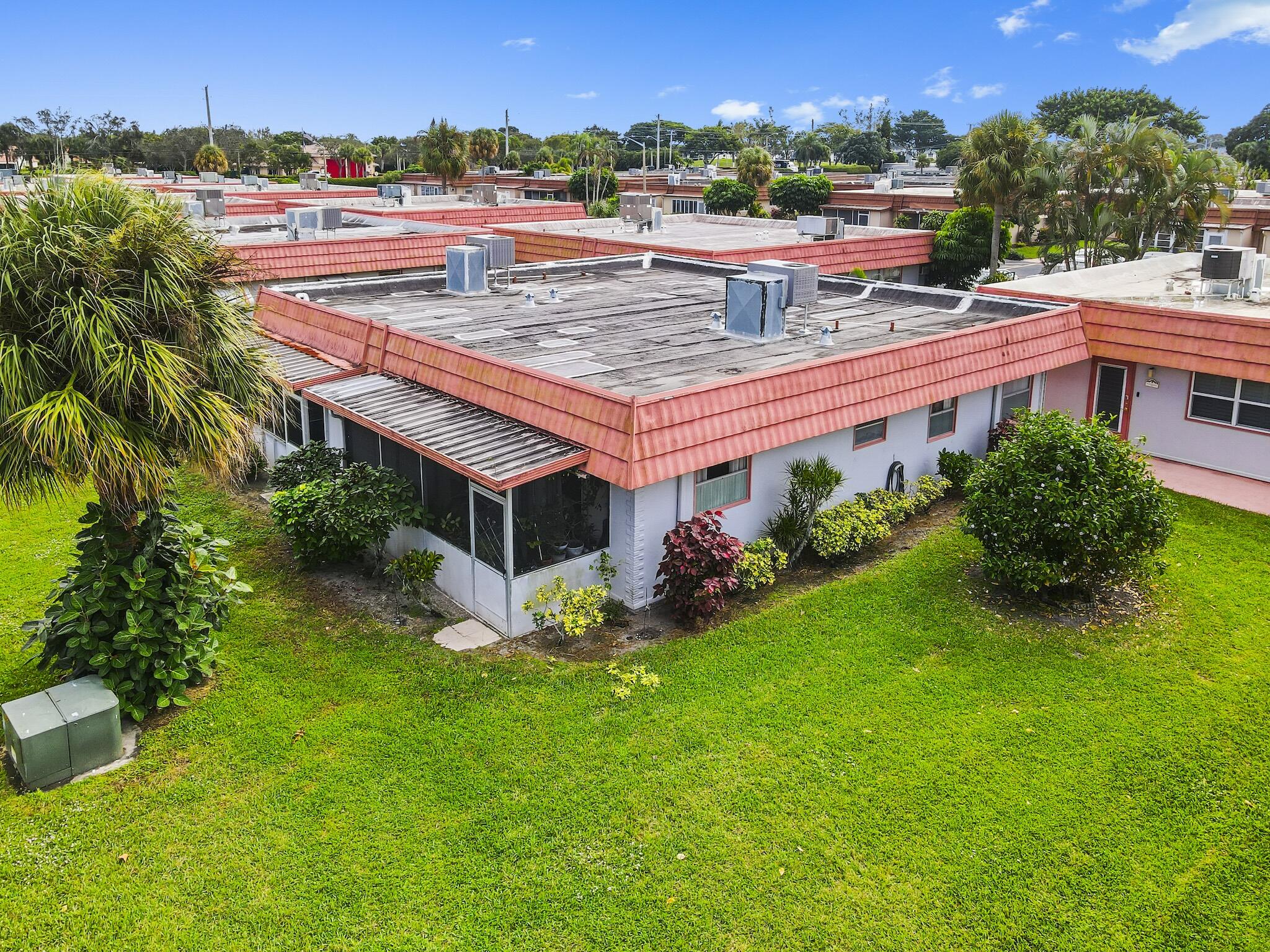 287 Seville L, Unit L Delray Beach, FL 33446 - Photo 8 of 39 not sure