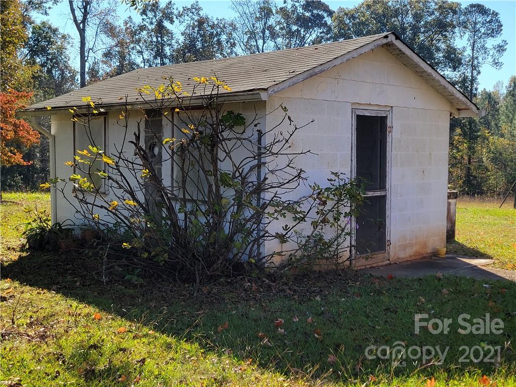 1767 Pekin Road Candor, NC 27229 - Photo 13 of 18 Gallery Image 13