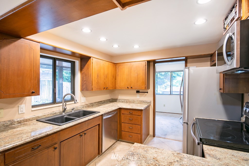 16825 Southeast 144th Street Renton, WA 98059 - Photo 3 of 19