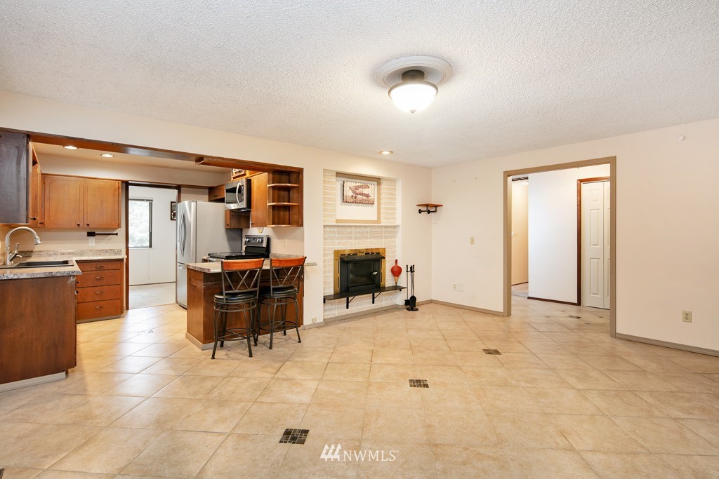 16825 Southeast 144th Street Renton, WA 98059 - Photo 5 of 19