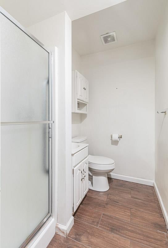 6646 North 3rd Street Fresno, CA 93710 - Photo 14 of 19 a bathroom with a toilet a sink and a window