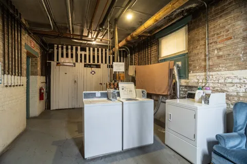 $139,000 | 1113 Holley Court, Unit 311, Oak Park, IL 60301