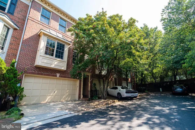 $1,000,000 | 2505 Gadsby Place, Alexandria, VA 22311