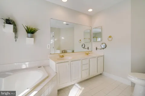 $935,000 | 2505 Gadsby Place, Alexandria, VA 22311