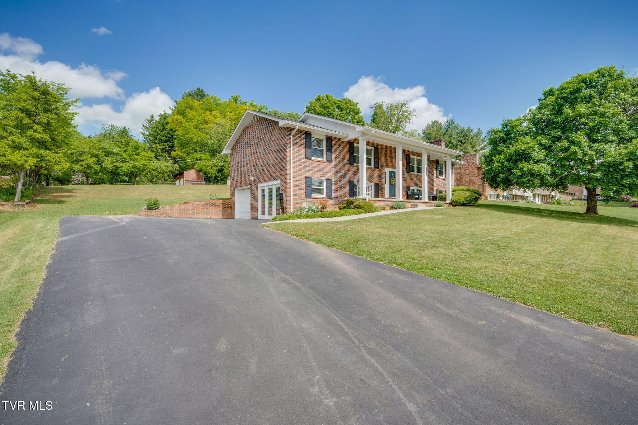 5106 Springview Street Kingsport, TN 37664 - Photo 2 of 40 002