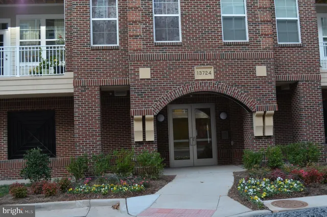 $2,450 | 13724 Neil Armstrong Avenue, Unit 307, Herndon, VA 20171