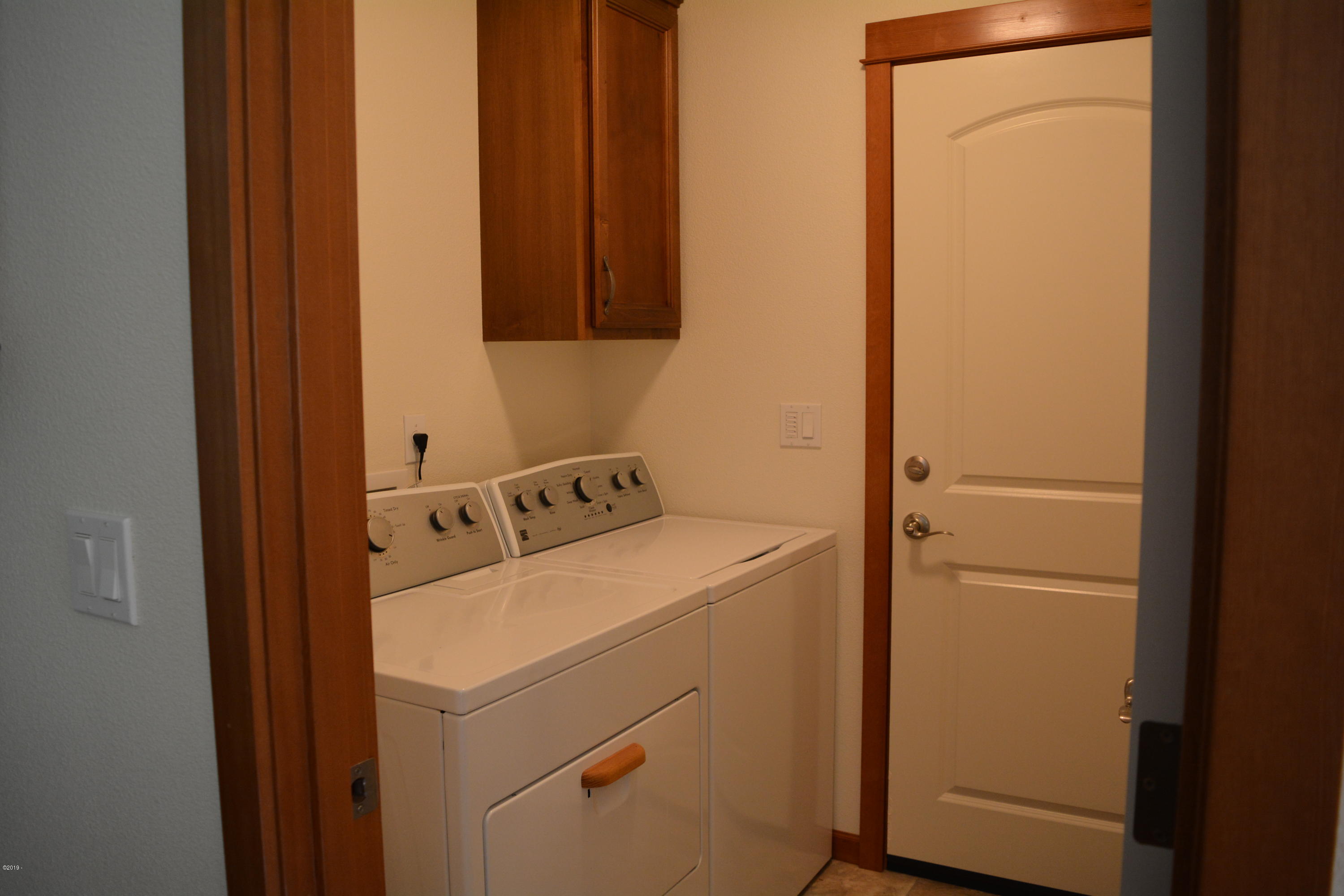 145 Southwest 61 Street Newport, OR 97366 - Photo 19 of 33 Utility Room