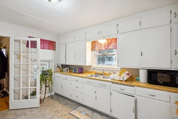 $689,900 | 2209 Lakeside Place, Green Bay, WI 54302