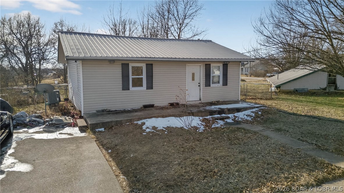 702 South Spring Street Cole Camp, MO 65325 - Photo 2 of 41