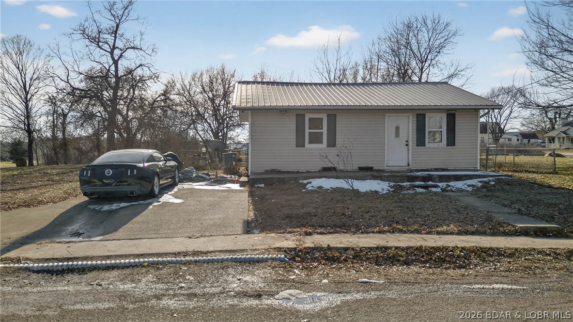 702 South Spring Street Cole Camp, MO 65325 - Photo 26 of 41