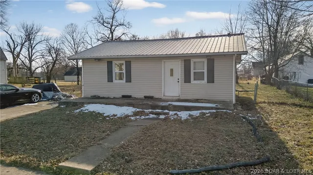 $159,500 | 702 South Spring Street, Cole Camp, MO 65325
