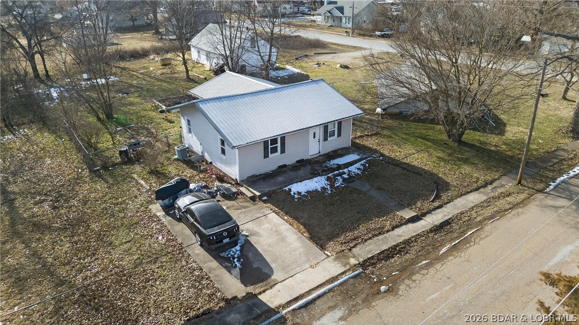 702 South Spring Street Cole Camp, MO 65325 - Photo 4 of 41