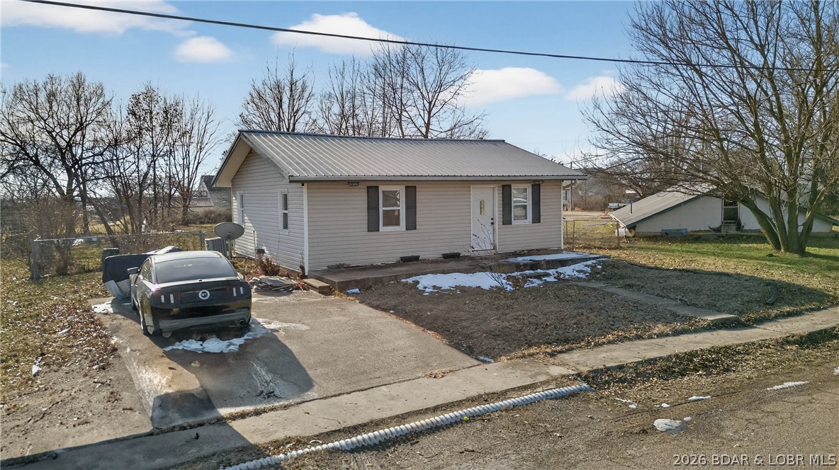 702 South Spring Street Cole Camp, MO 65325 - Photo 7 of 41