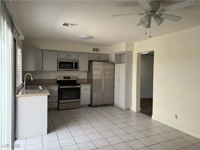 $1,950 | 3249 Liahona Way, Las Vegas, NV 89121