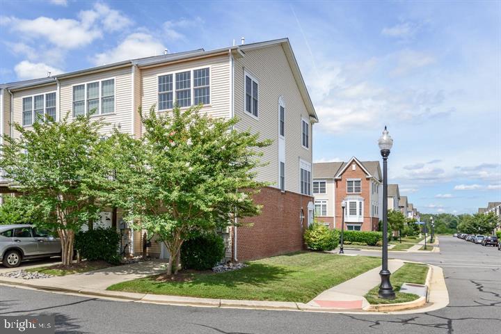 42609 Pine Forest Drive Chantilly, VA 20152 - Photo 31 of 34