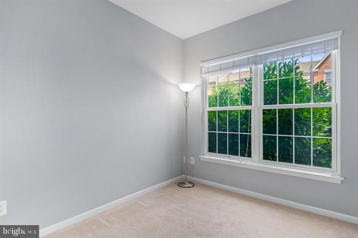 42609 Pine Forest Drive Chantilly, VA 20152 - Photo 6 of 34