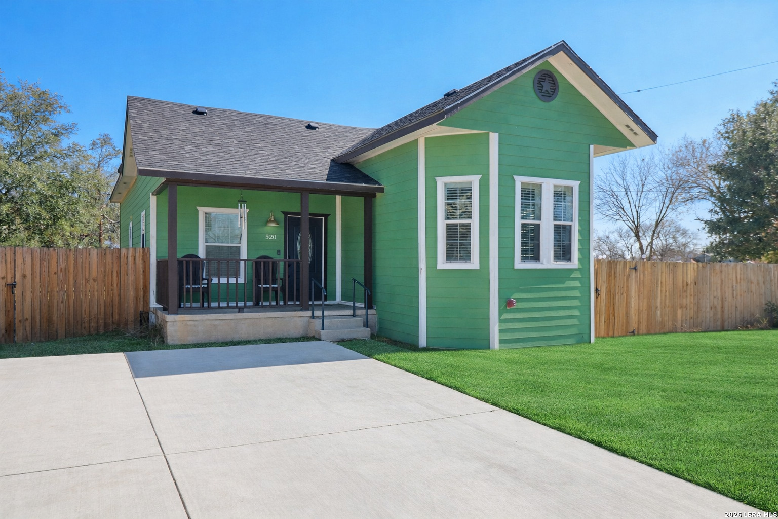 520 South Ash Street Pearsall, TX 78061 - Photo 2 of 40