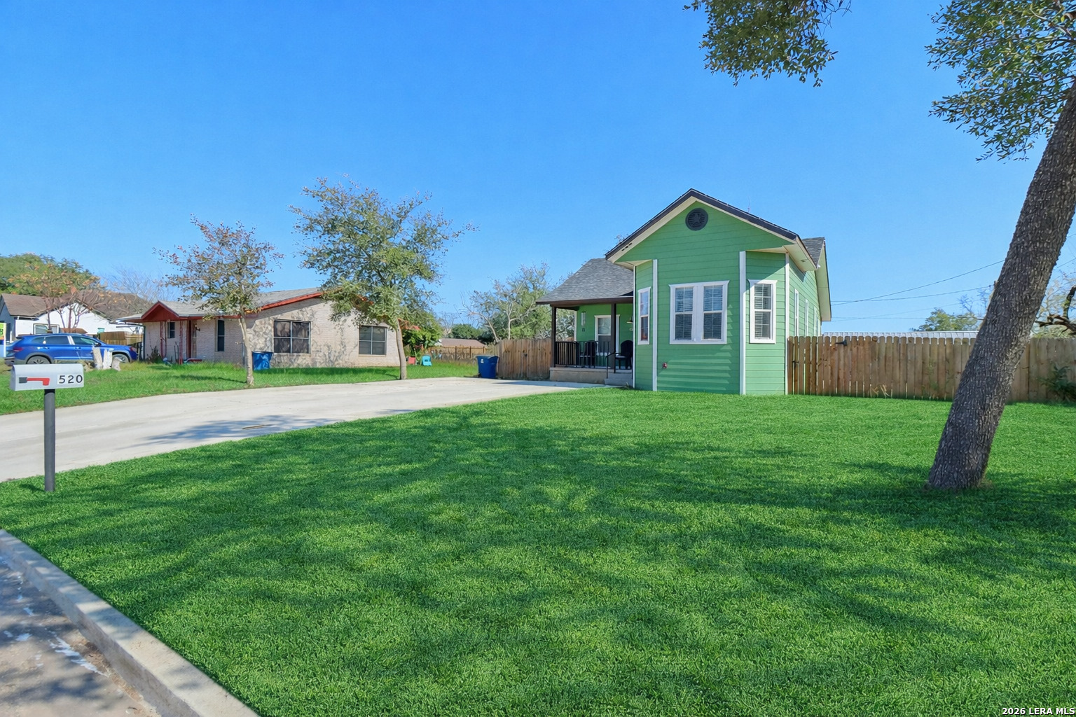520 South Ash Street Pearsall, TX 78061 - Photo 4 of 40
