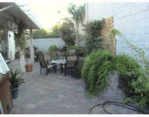 Yard/Garden. Relax!!