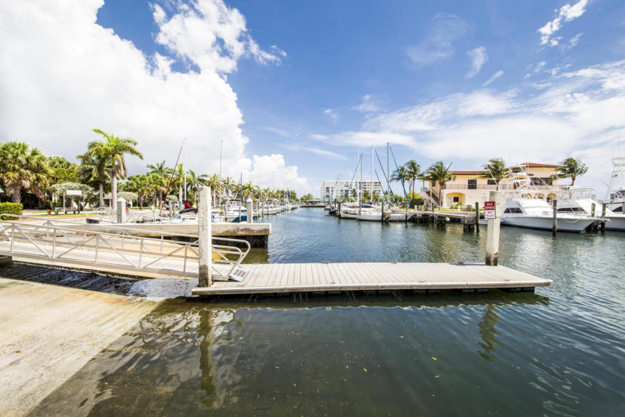 169 East 30th Street Riviera Beach, FL 33404 - Photo 11 of 25 0009_0a6e0c84-51e8-4257-a8aa-f1839abf48a
