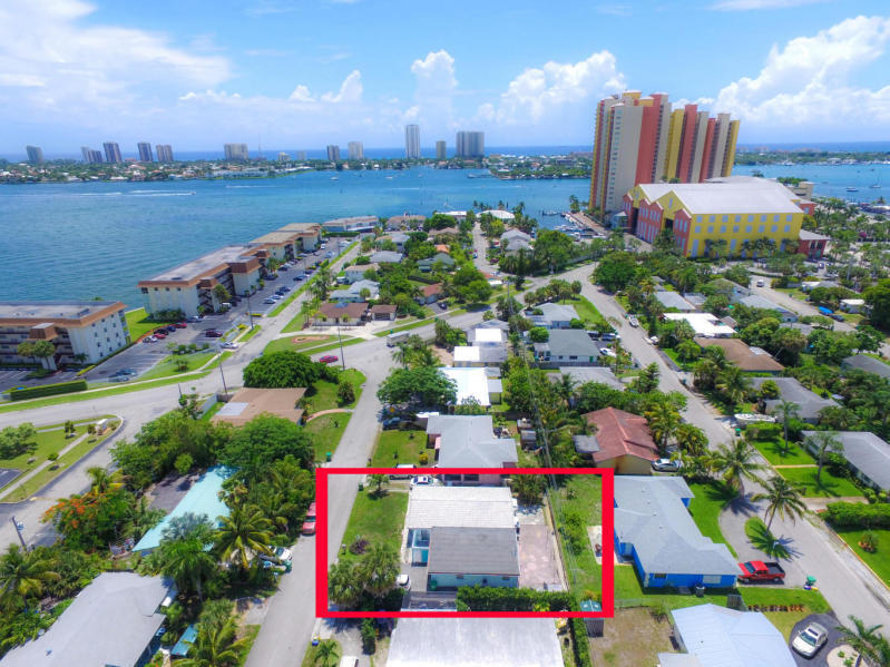 169 East 30th Street Riviera Beach, FL 33404 - Photo 4 of 25 0002_b5eaa05d-99ca-465f-81e6-ac0301a0fe2