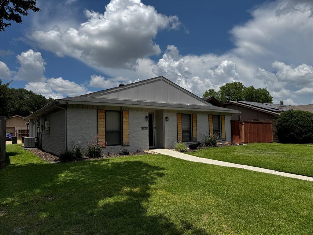 1029 Cross Bend Road Plano, TX 75023 - Photo 1 of 33