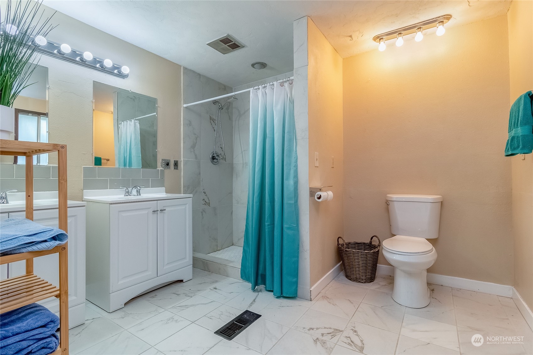 326 Harrison Street Walla Walla, WA 99362 - Photo 20 of 28 a bathroom with a sink toilet and shower