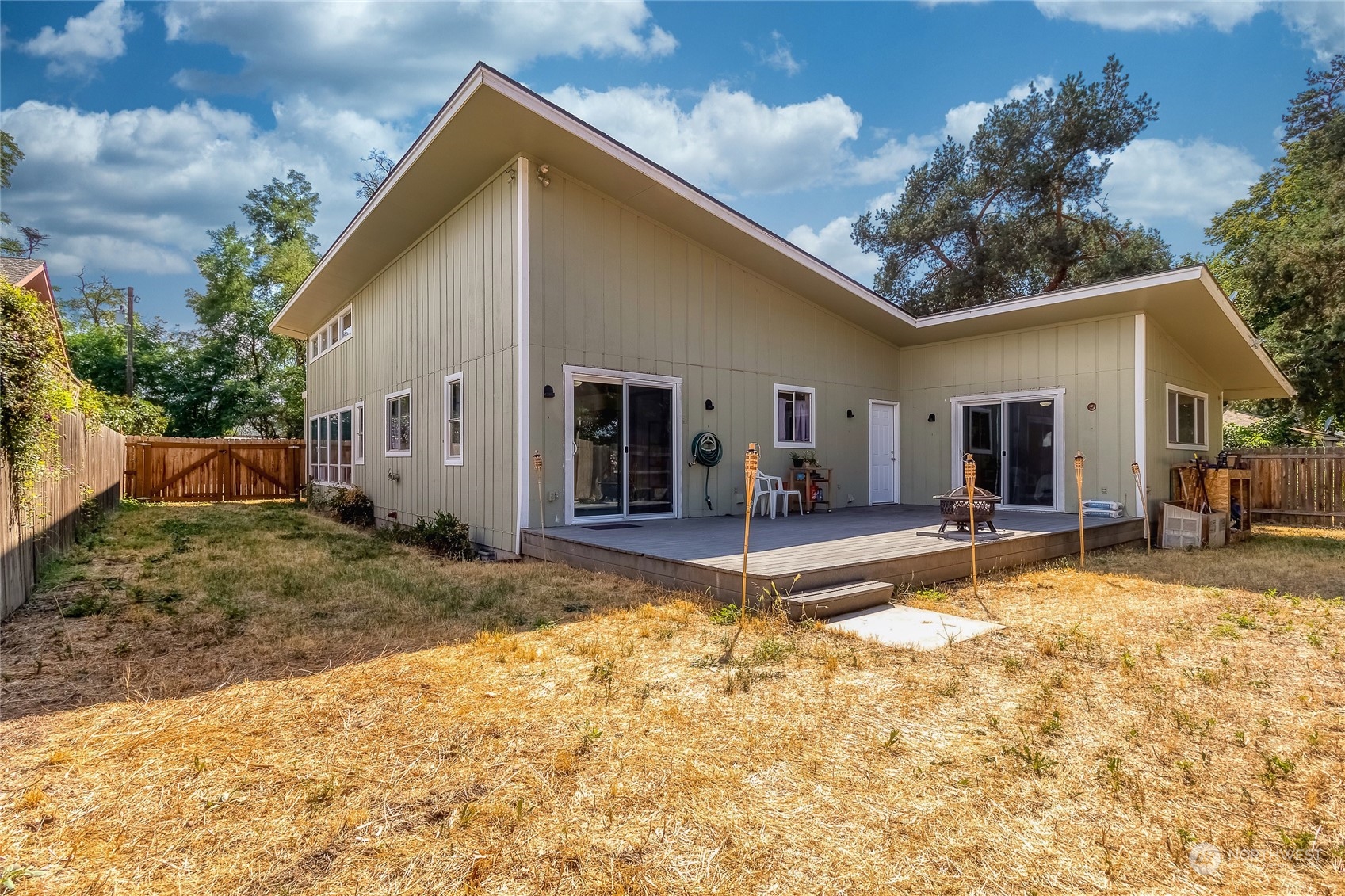 326 Harrison Street Walla Walla, WA 99362 - Photo 24 of 28 a view of a house with swimming pool and sitting area