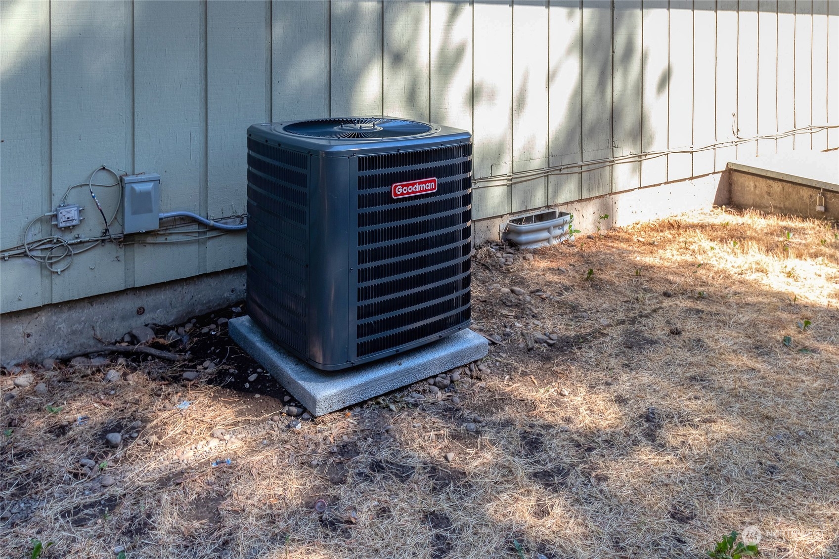 326 Harrison Street Walla Walla, WA 99362 - Photo 27 of 28 a room with a fireplace