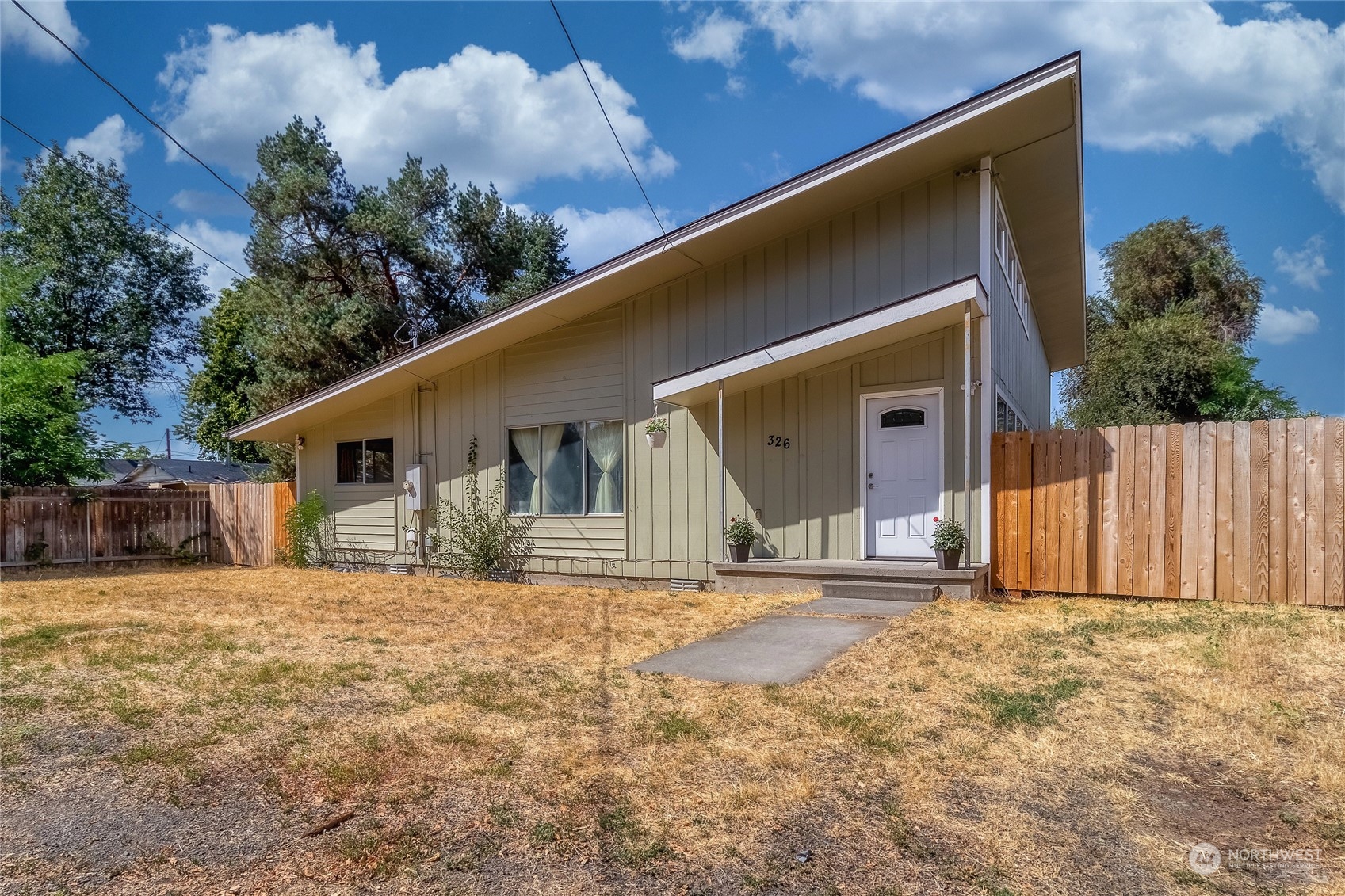 326 Harrison Street Walla Walla, WA 99362 - Photo 28 of 28 a backyard of a house