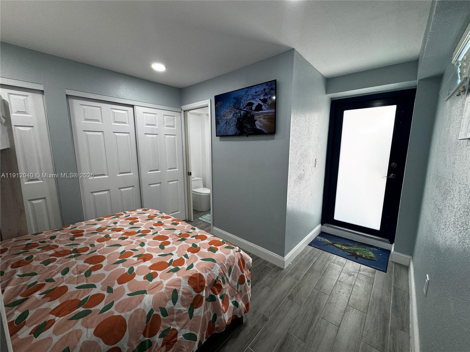 228 Orchid Street Tavernier, FL 33070 - Photo 29 of 43 a bedroom with a bed and a dresser