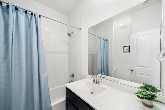 $2,600 | 2404 Ocean Key Drive, Texas City, TX 77568