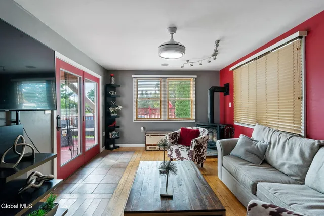 $289,000 | 302 Pennsylvania Avenue, Johnstown, NY 12095