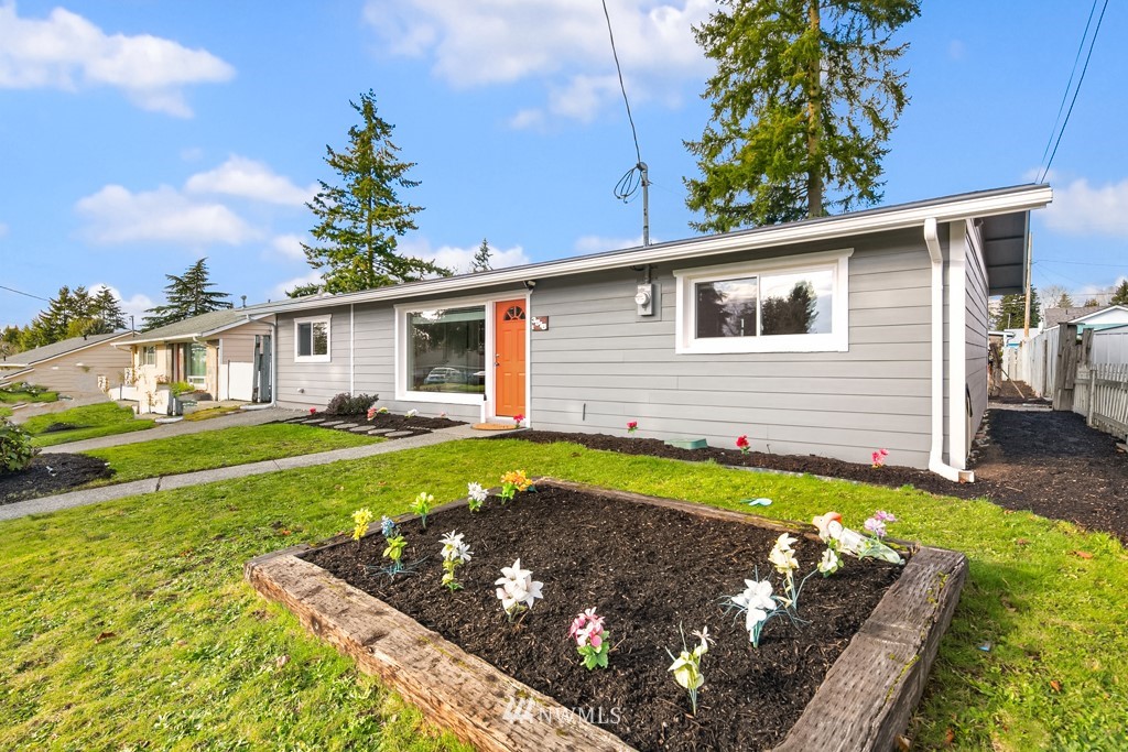 3518 Northeast 9th Street Renton, WA 98056 - Photo 2 of 28