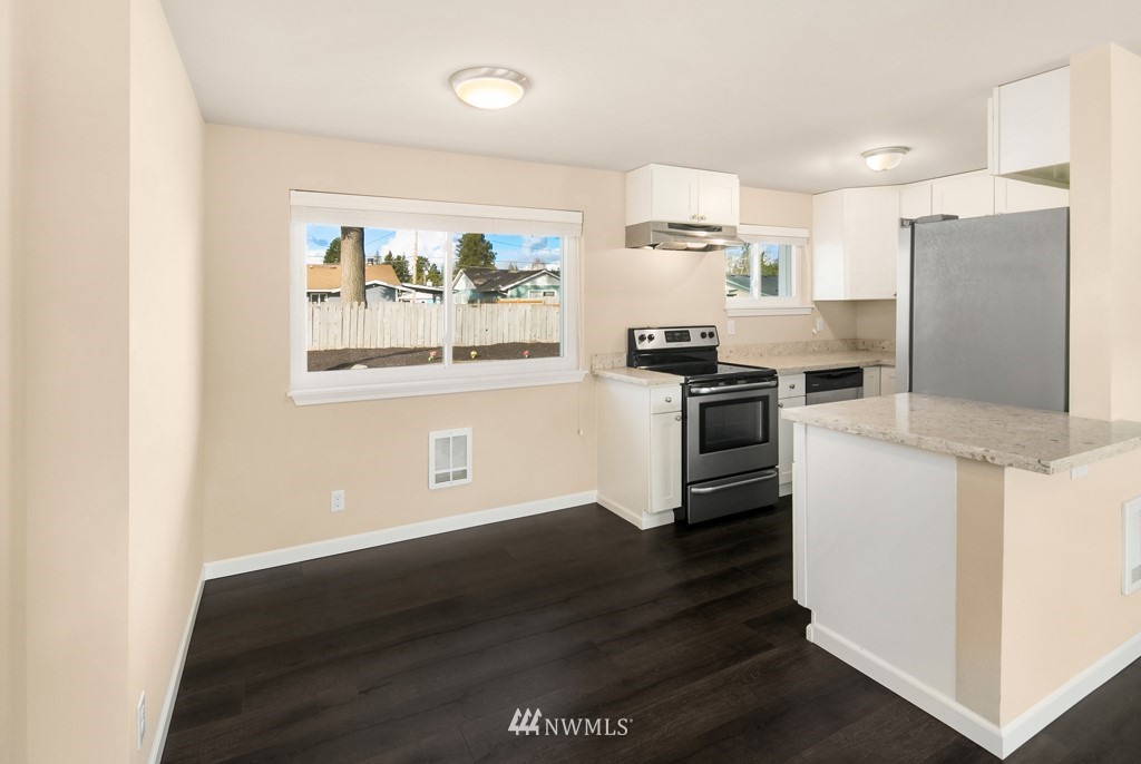3518 Northeast 9th Street Renton, WA 98056 - Photo 17 of 28