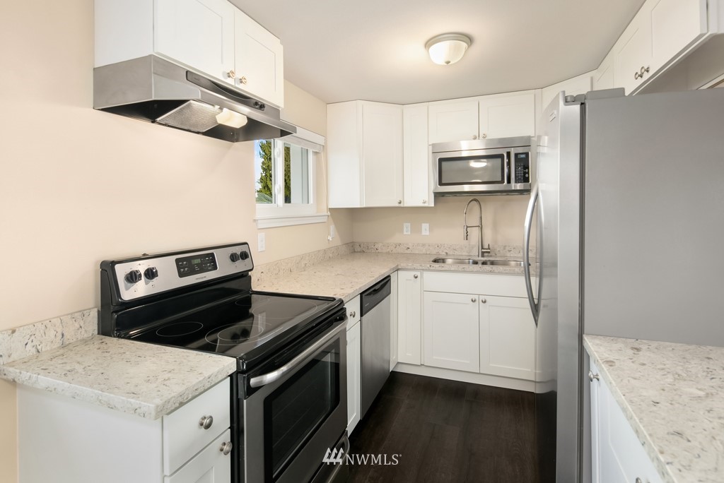 3518 Northeast 9th Street Renton, WA 98056 - Photo 18 of 28