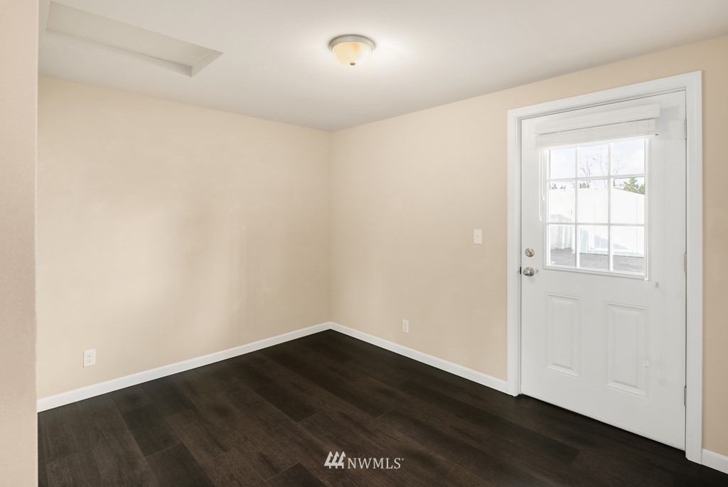3518 Northeast 9th Street Renton, WA 98056 - Photo 20 of 28