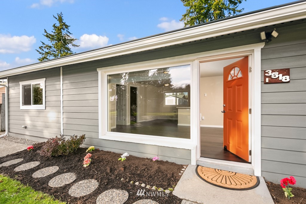 3518 Northeast 9th Street Renton, WA 98056 - Photo 3 of 28
