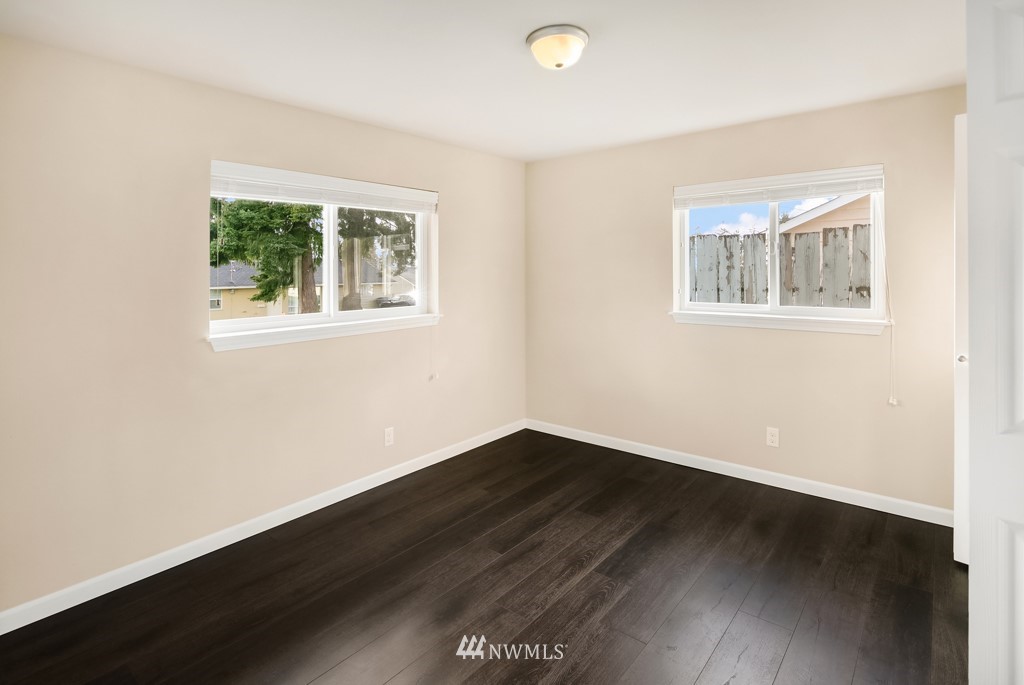 3518 Northeast 9th Street Renton, WA 98056 - Photo 22 of 28