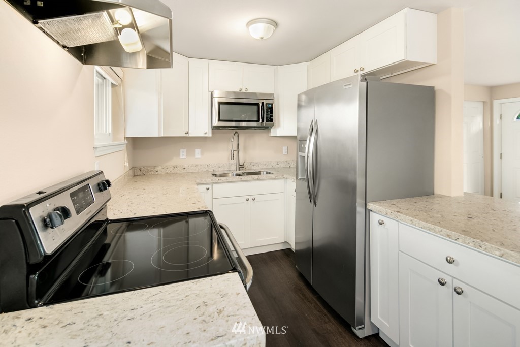 3518 Northeast 9th Street Renton, WA 98056 - Photo 5 of 28