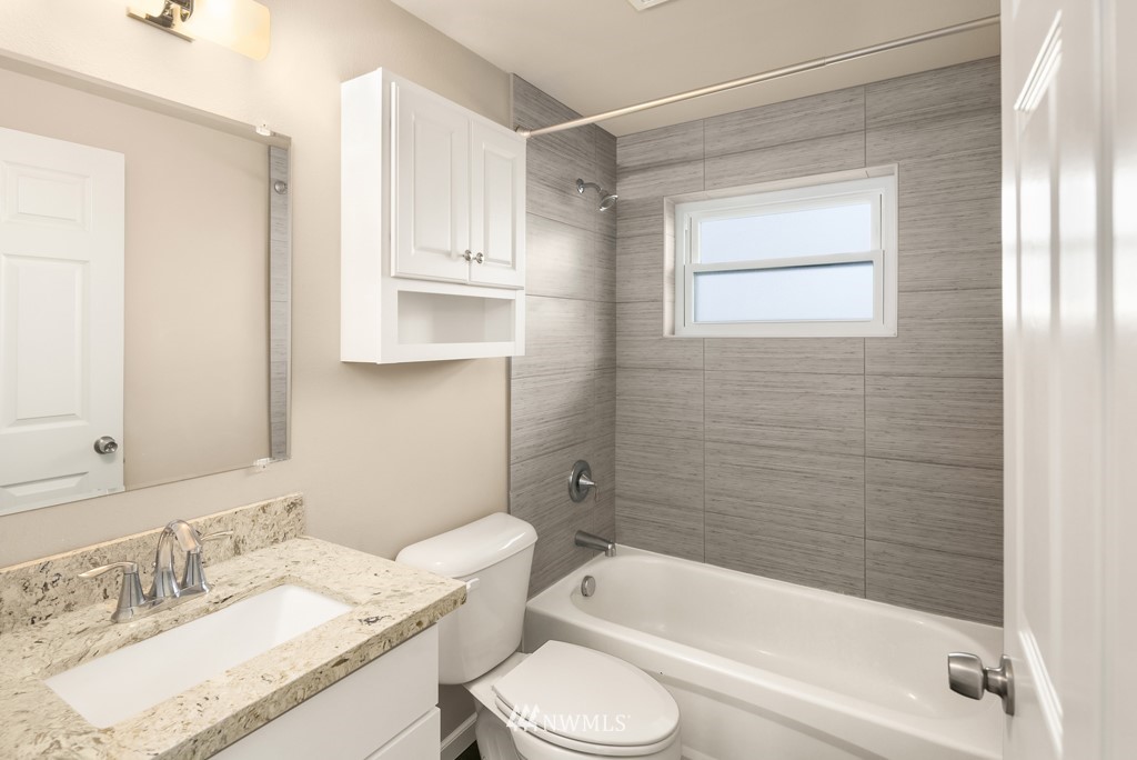 3518 Northeast 9th Street Renton, WA 98056 - Photo 7 of 28