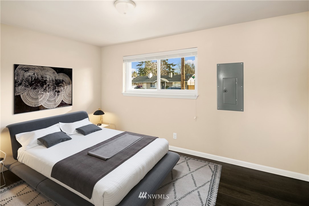 3518 Northeast 9th Street Renton, WA 98056 - Photo 10 of 28