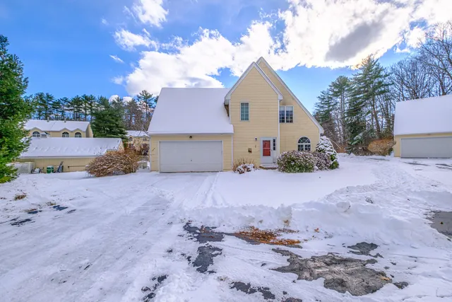 $749,900 | 21 Daffodil Court, Unit 16, Naples, ME 04055