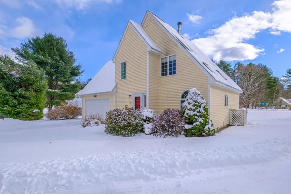 $729,900 | 21 Daffodil Court, Unit 16, Naples, ME 04055