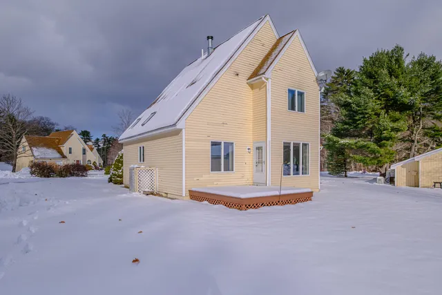 $749,900 | 21 Daffodil Court, Unit 16, Naples, ME 04055