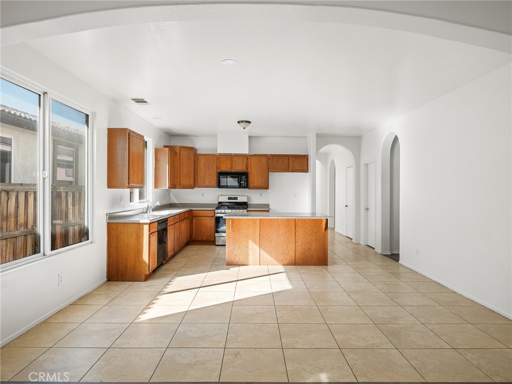 12357 Luna Road Victorville, CA 92392 - Photo 13 of 35