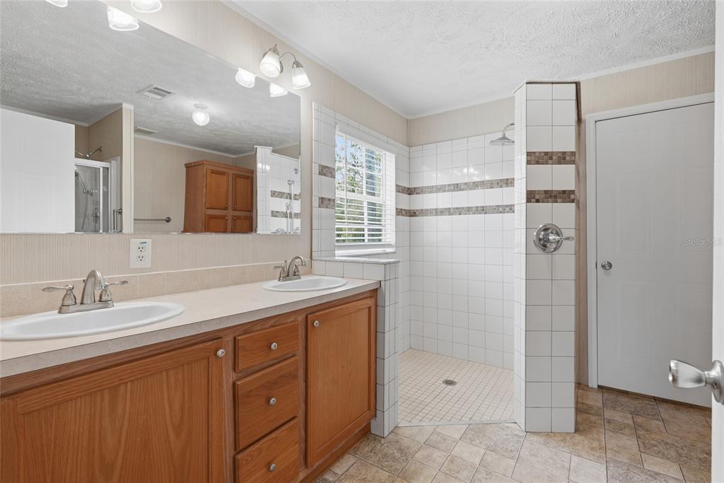 4889 Southwest 35th Trail Bell, FL 32619 - Photo 16 of 45