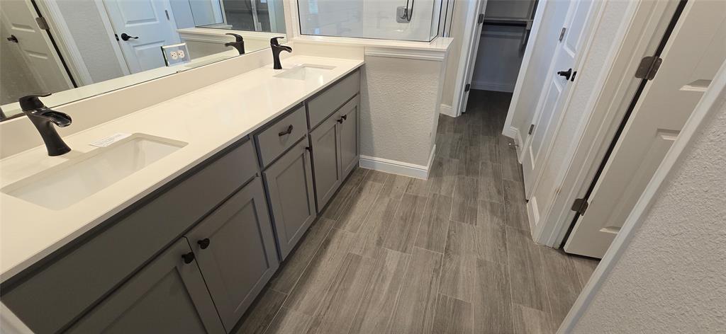 2432 O'Connor Rnch Drive Weatherford, TX 76087 - Photo 16 of 20 a bathroom with a sink a mirror and vanity