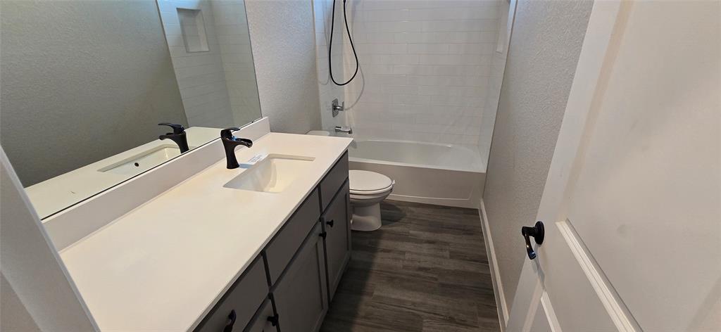 2432 O'Connor Rnch Drive Weatherford, TX 76087 - Photo 2 of 20 a bathroom with a sink and a mirror
