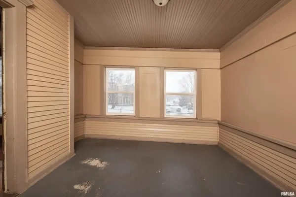 a view of room with window and a ceiling fan